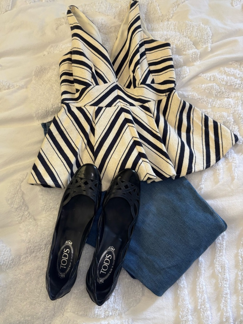 Tod's Navy Cutout Women's Heels - Picture 3 of 16